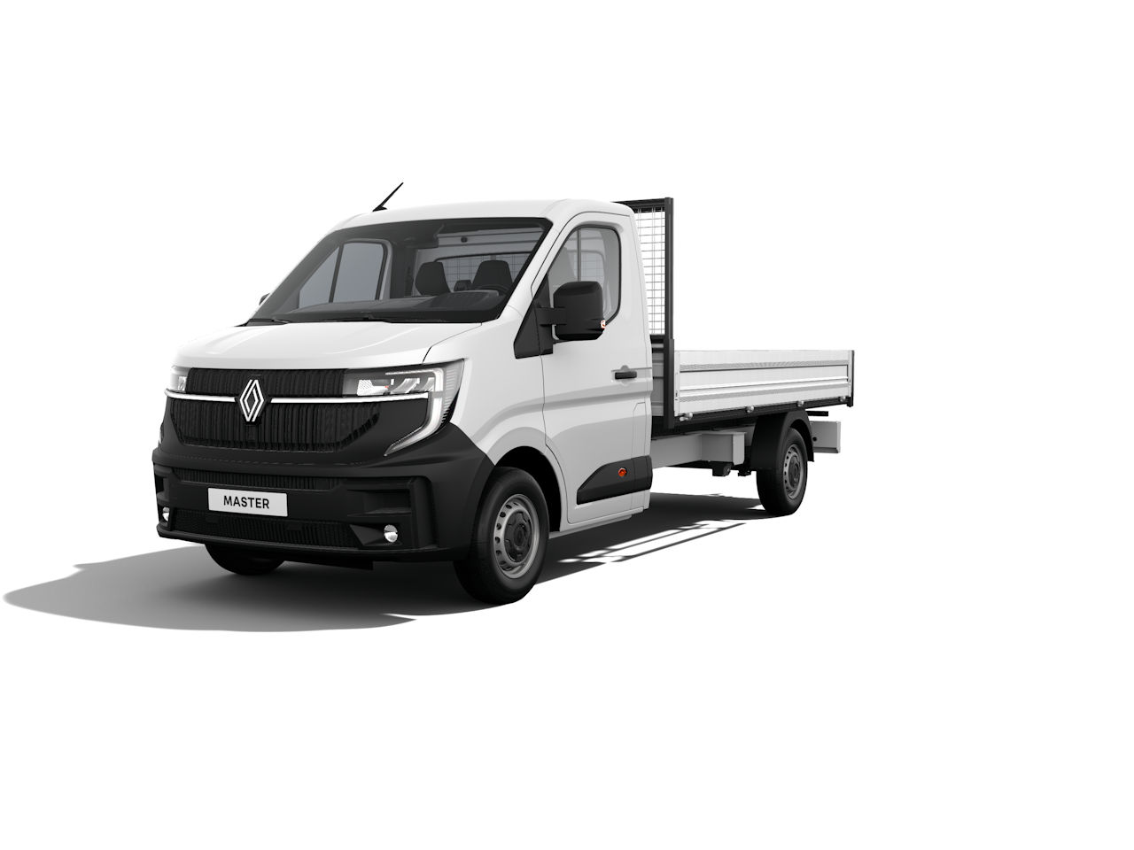 Ein weißer Renault Master Pritschenwagen, frontal aufgenommen mit offener Ladefläche.