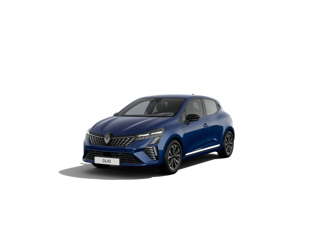 Renault Clio in einem eleganten blauen Farbton, steht frontal auf weißem Hintergrund.