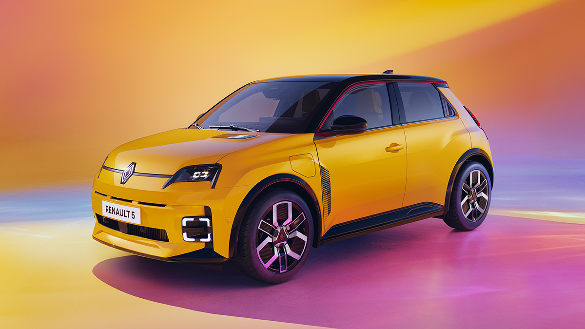 Renault 5 in leuchtendem Gelb, modernem Design, vor buntem Hintergrund präsentiert.