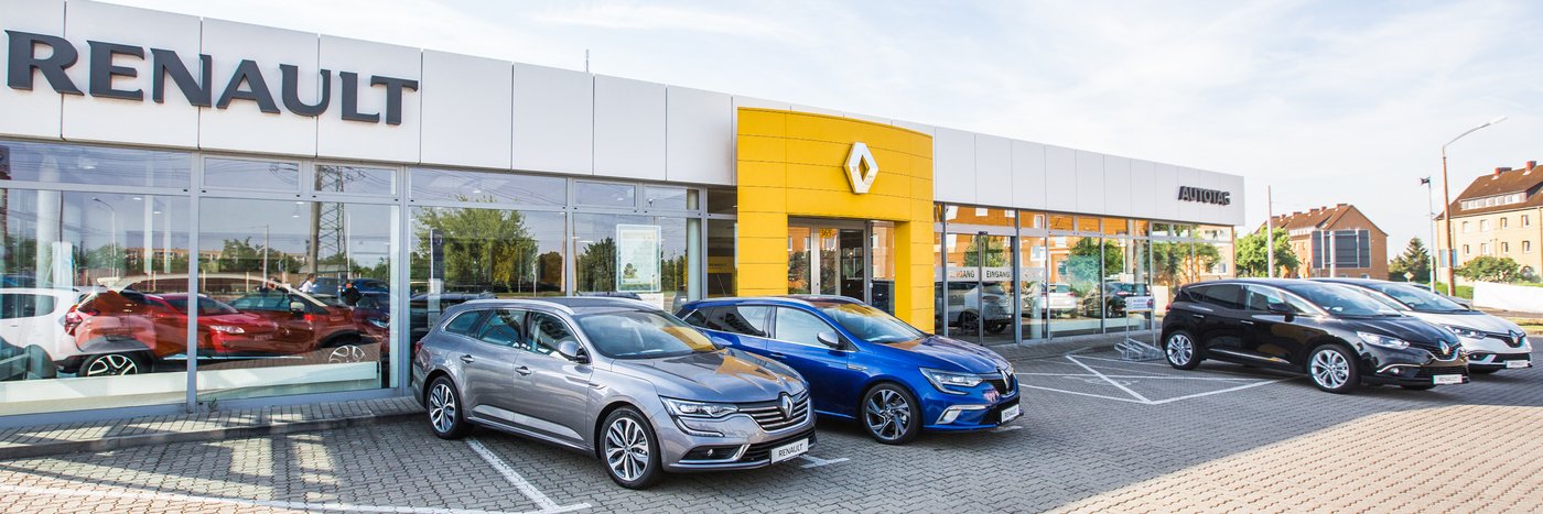 Renault Autohaus mit mehreren Autos und einer modernen Verkaufsfläche, die deutsche Händler präsentiert.