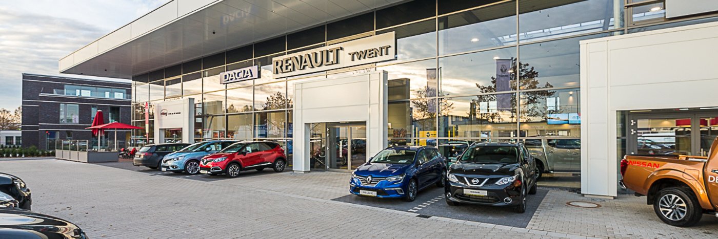 Autohändler mit Renault und Dacia Fahrzeugen, große Glasfassade, Parkplatz mit Autos.