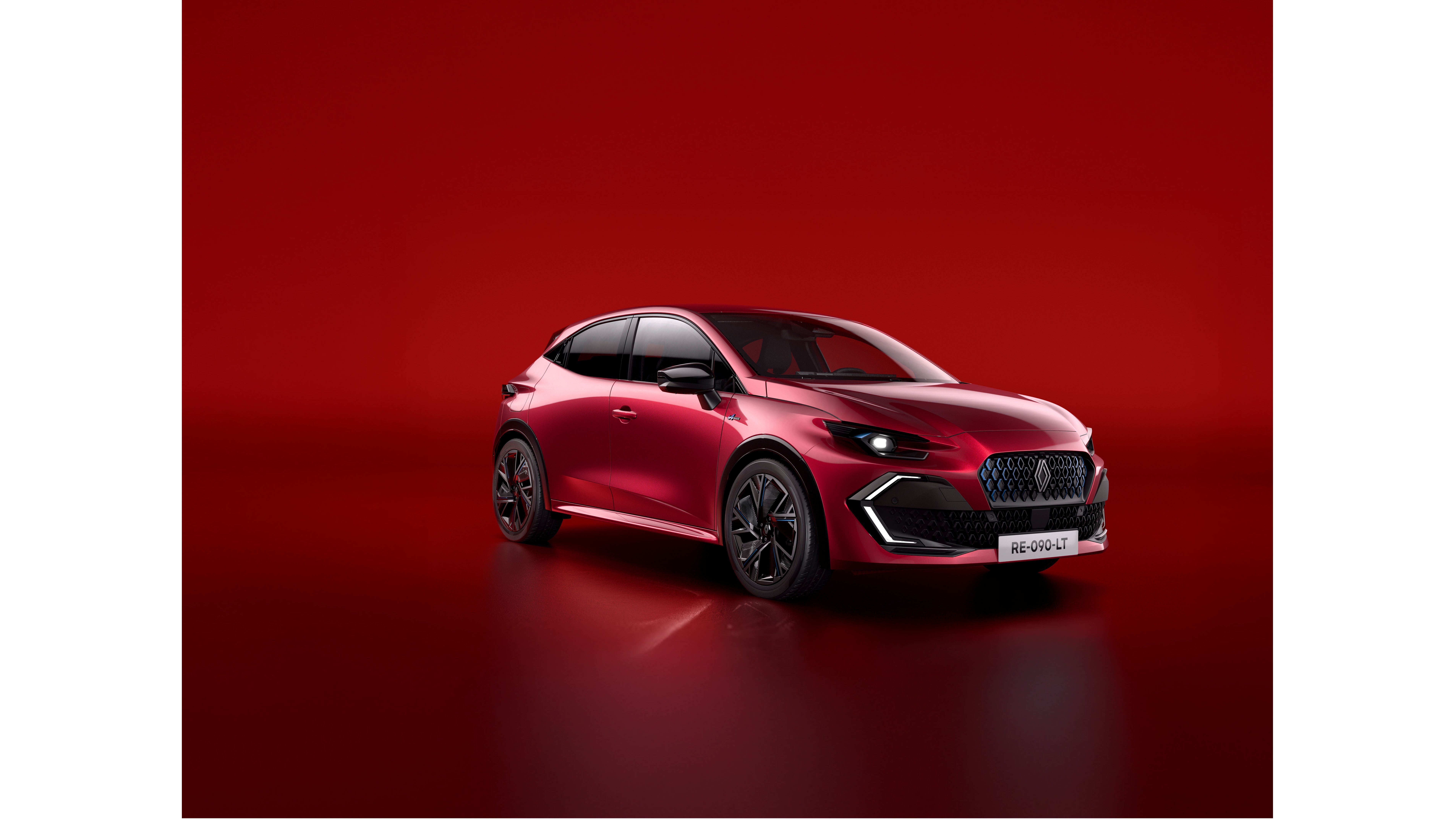 Roter Kompaktwagen vor rotem Hintergrund, betont modernes Design und sportliche Eleganz.